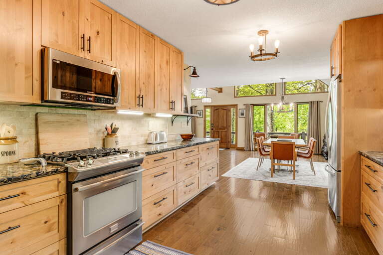 Main Level - Fully Equipped Kitchen w/ Stainless Steel Appliances Main Level - Fully Equipped Kitchen w/ Stainless Steel Appliances