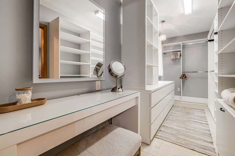 Main Suite/Bedroom One - Attached Full Bath w/ Makeup Vanity Area & Walk-In Closet Main Suite/Bedroom One - Attached Full Bath w/ Makeup Vanity Area & Walk-In Closet