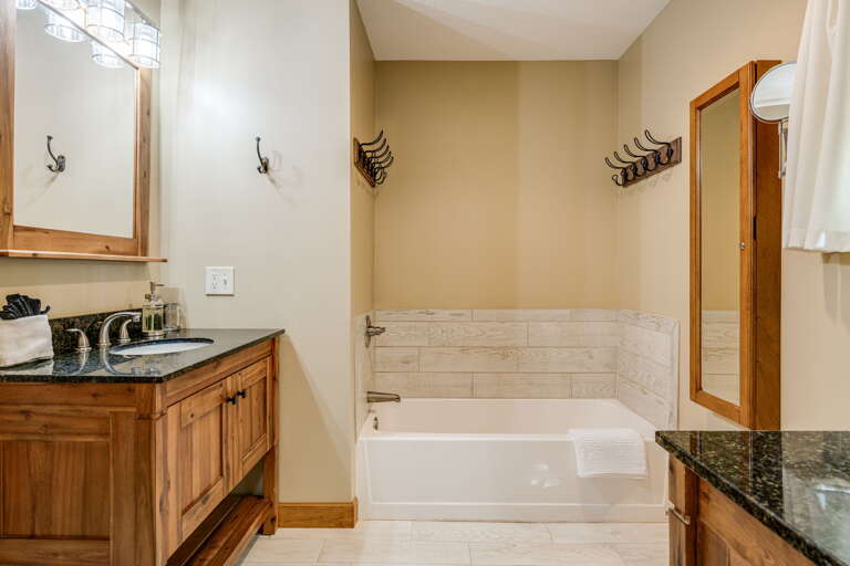 Main Suite/Bedroom One - Attached Full Bath w/ Separate Tub Main Suite/Bedroom One - Attached Full Bath w/ Separate Tub