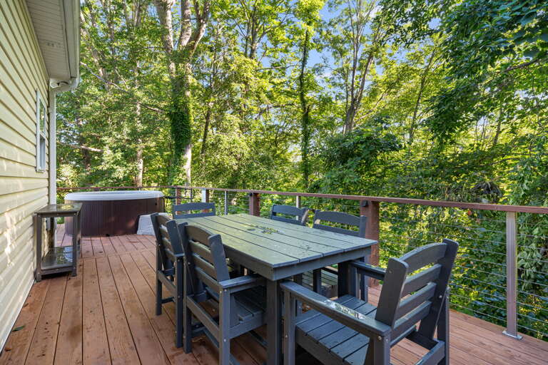 Outdoor Dining and Hot Tub Area
