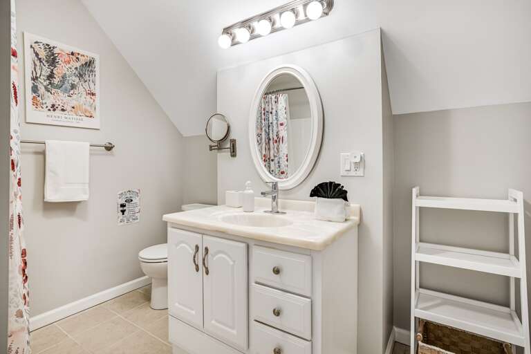 Upper Level - Shared Full Bath Upper Level - Shared Full Bath