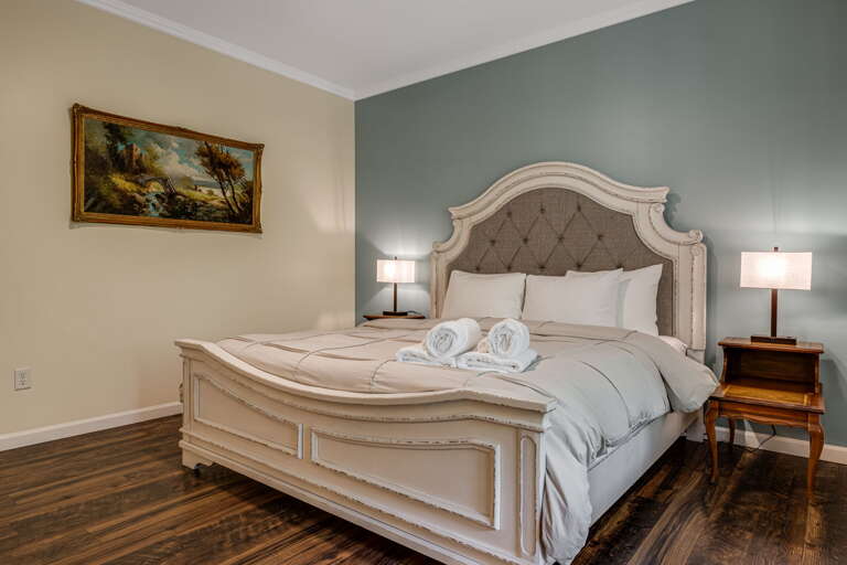 Main Suite/Bedroom One - King Bed