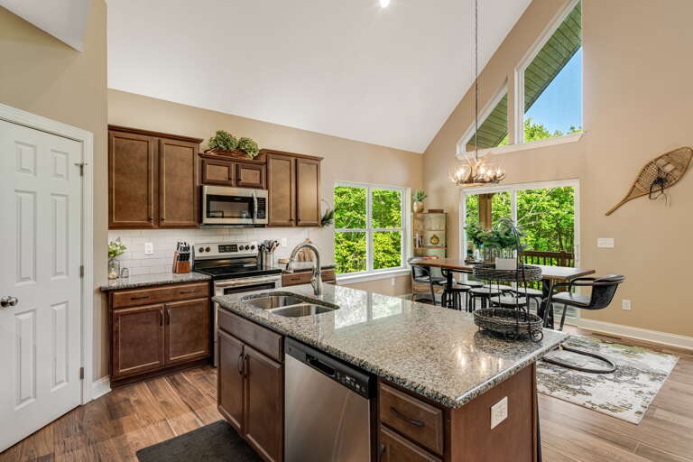 Fully Equipped Kitchen w/ Stainless Steep Appliances