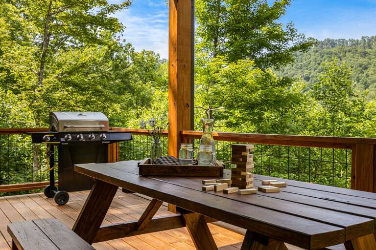 Covered Deck w/ Outdoor Dining Covered Deck w/ Outdoor Dining