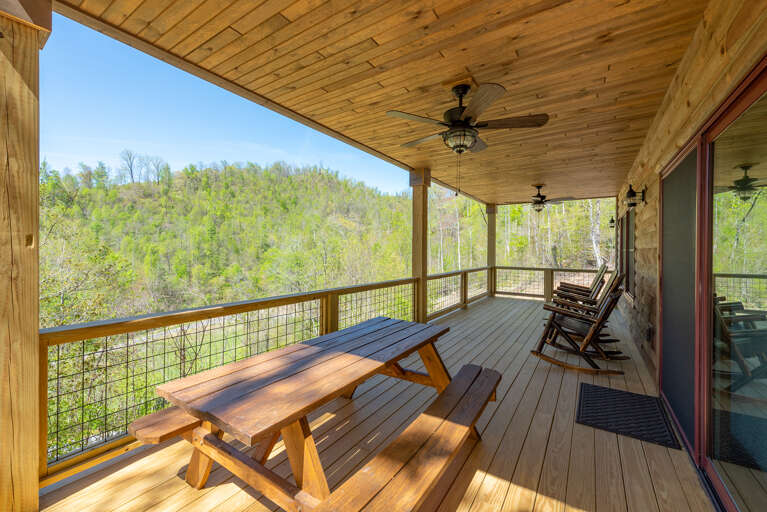 Covered Deck w/ Outdoor Dining
