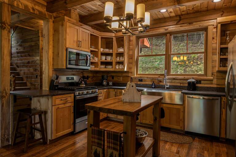 Fully Equipped Kitchen w/ Stainless Steel Appliances Fully Equipped Kitchen w/ Stainless Steel Appliances