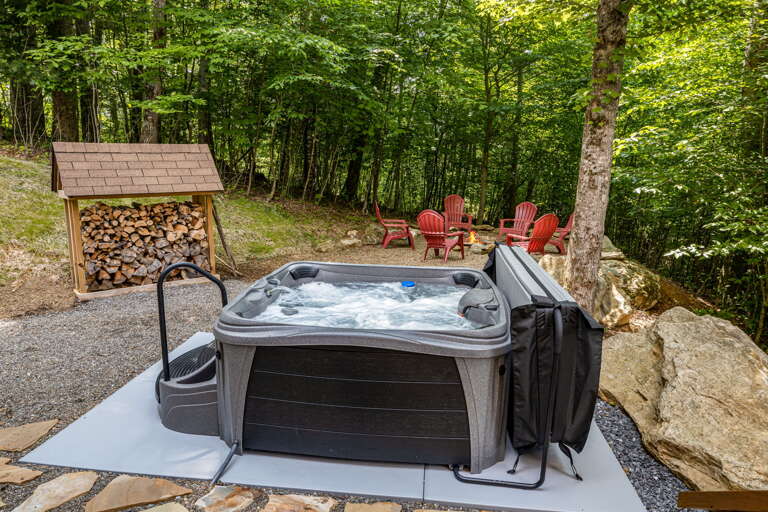 Hot Tub at Cub's Den