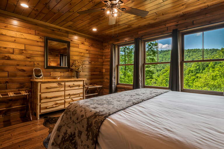 Main Suite/Bedroom One - King Bed