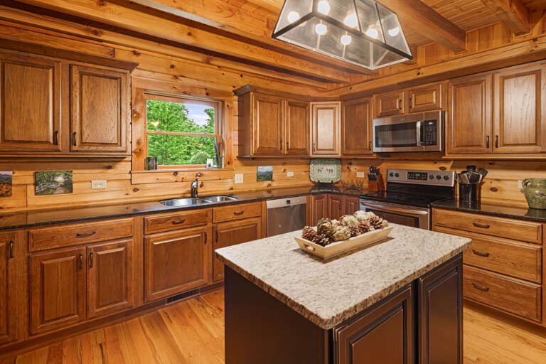 Fully Equipped Kitchen w/ Island