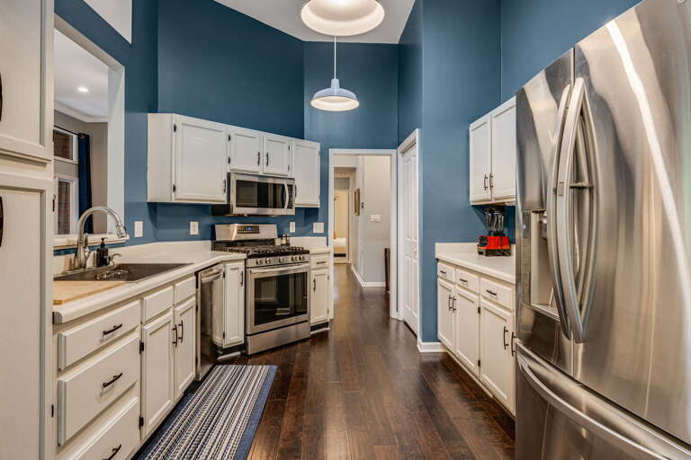 Fully Equipped Kitchen w/ Stainless Steel Appliances Fully Equipped Kitchen w/ Stainless Steel Appliances