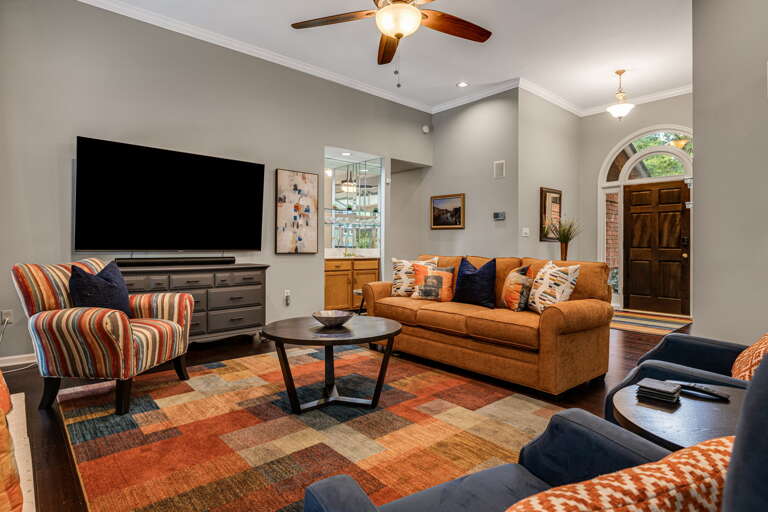 Living Area w/ Smart TV Living Area w/ Smart TV