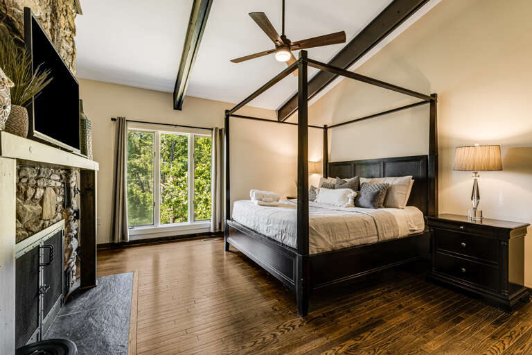 Main Suite/Bedroom One - King Bed