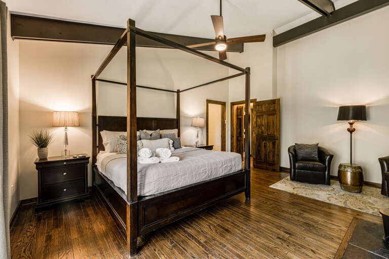 Main Suite/Bedroom One - King Bed
