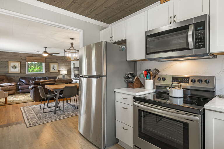 Fully Equipped Kitchen w/ Stainless Steel Appliances