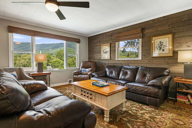 Living Area w/ Year-Round Mountain Views