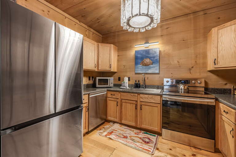 Fully Equipped Kitchen w/ Stainless Steel Appliances