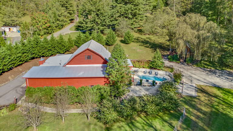 Enjoy Your Stay At Red Barn Retreat!