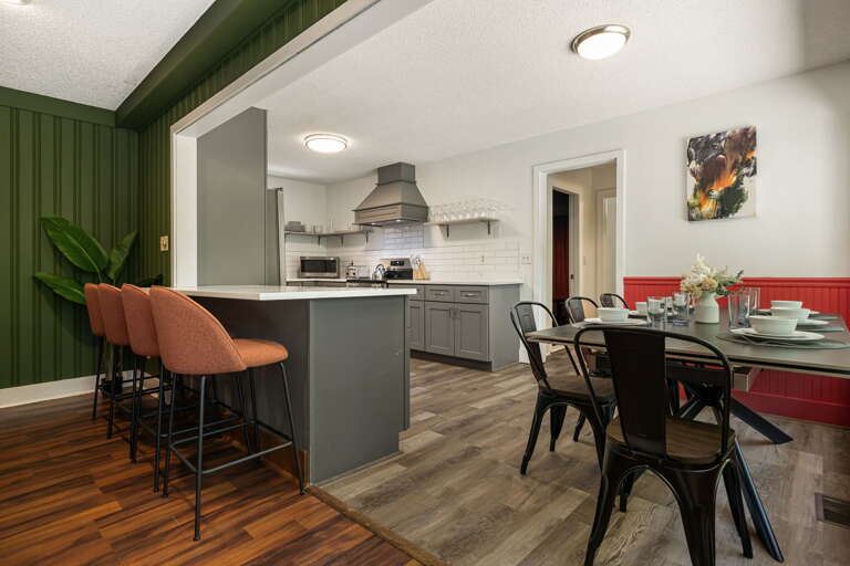 Breakfast Bar Seating & Dining