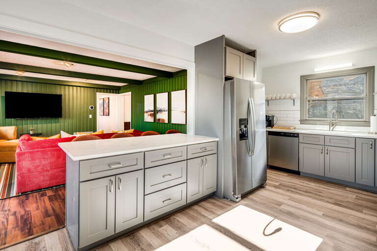 Chef's Kitchen w/ Stainless Steel Appliances