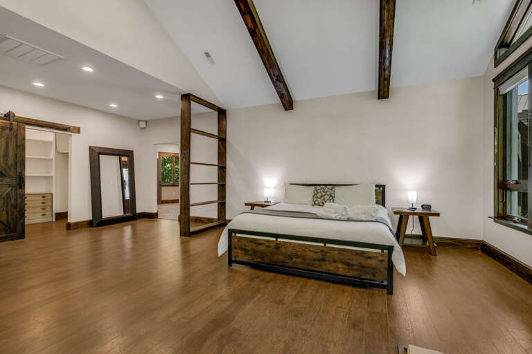 Main Suite/Bedroom One - King Bed
