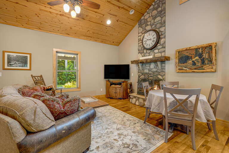 Open Floor Plan Living/Dining Area w/ Gas Fireplace and Smart TV