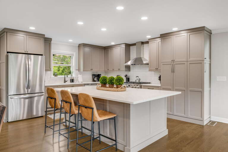 Main Level - Fully Equipped Kitchen w/ Breakfast Bar Seating
