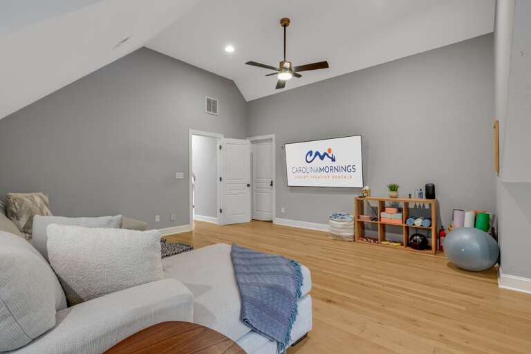 Upper Level - Loft Area w/Vaulted Ceilings and TV