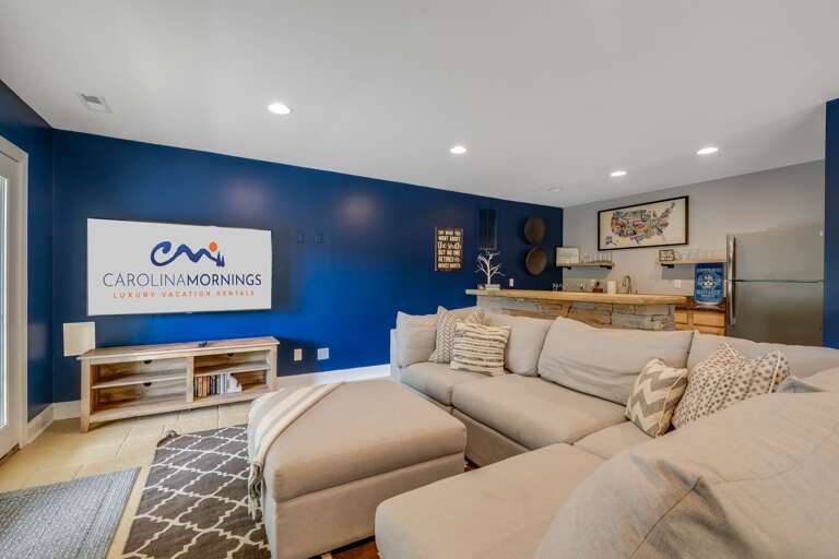 Living Area w/ Smart TV & Ample Seating