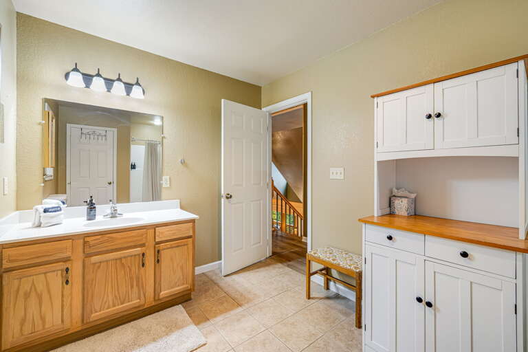 Upper Level - Shared Shower Bath
