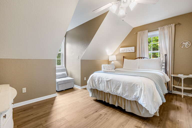 Upper Level - Bedroom Three - Queen Bed