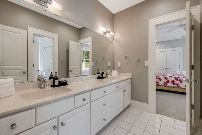 Jack and Jill Full Bath w/ Dual Vanities