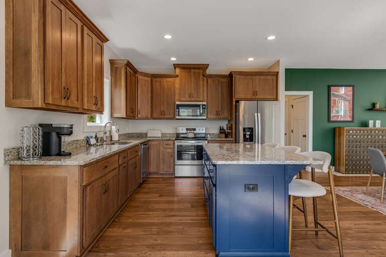 Fully Equipped Kitchen w/ Stainless Steel Appliances