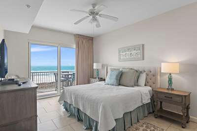 beach retreat 306 living room with view