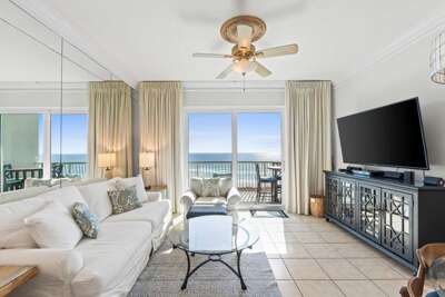 Beach Retreat 404  Top Floor, Gulf Front,  Beach Service Beach Condos In Destin 2