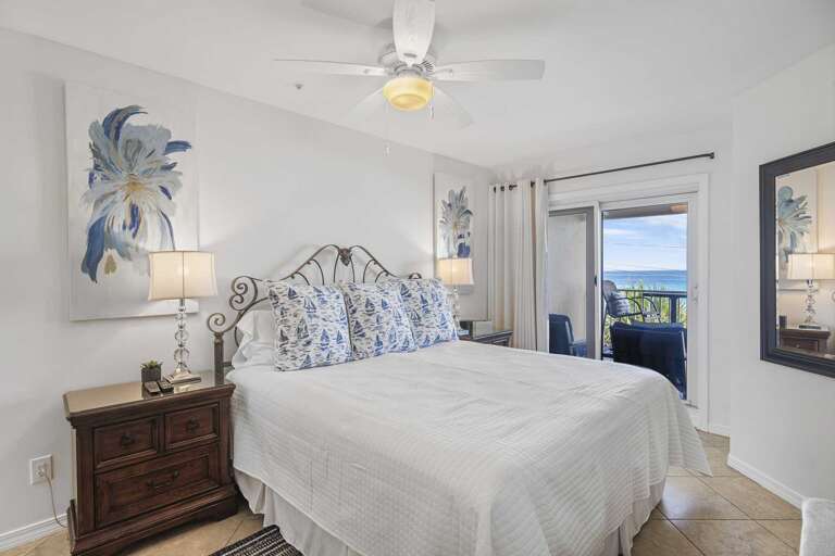 lwake up to the sound of the waves from the primary bedroom