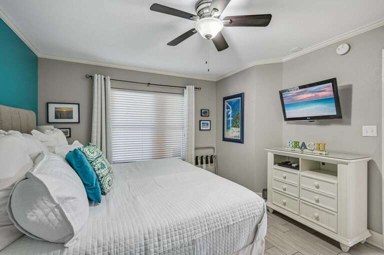 Extra Comfort + Cable TV - Stream your favorites or
catch the morning news without leaving the
comfort of bed.