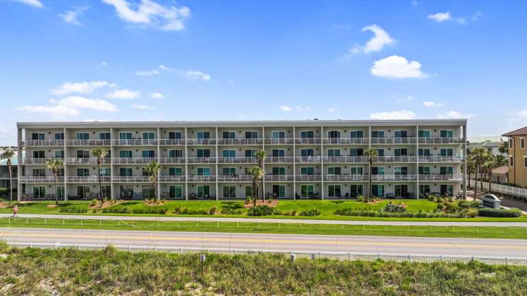 Beach Retreat 107 Beach service   Ground Floor Gulf Front  Destin Pet Friendly