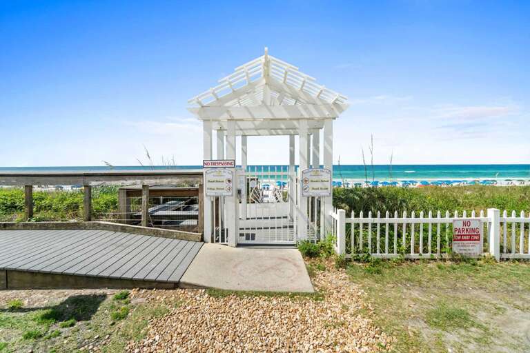 Beach Retreat 407  Gulf Front, Dog friendly, Beach Service