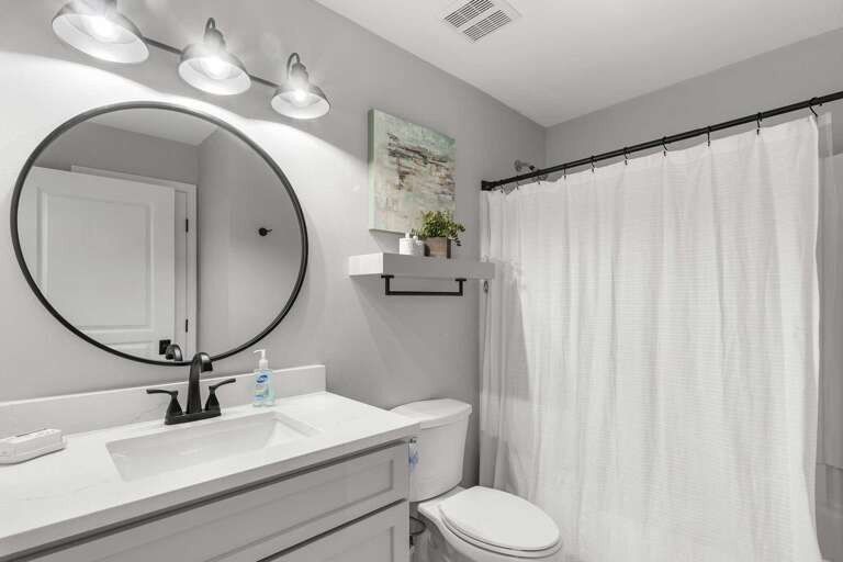 Guest bathroom at beach retreat 406