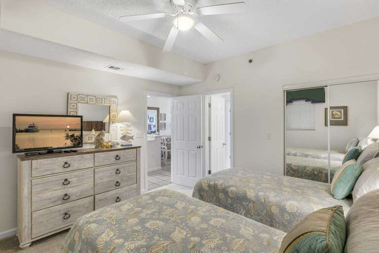 guest bedroom leeward key 305