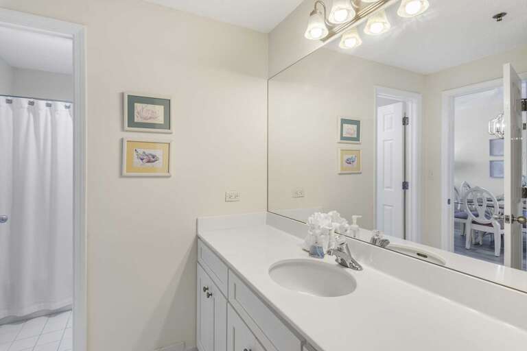 guest bedroom leeward key 305