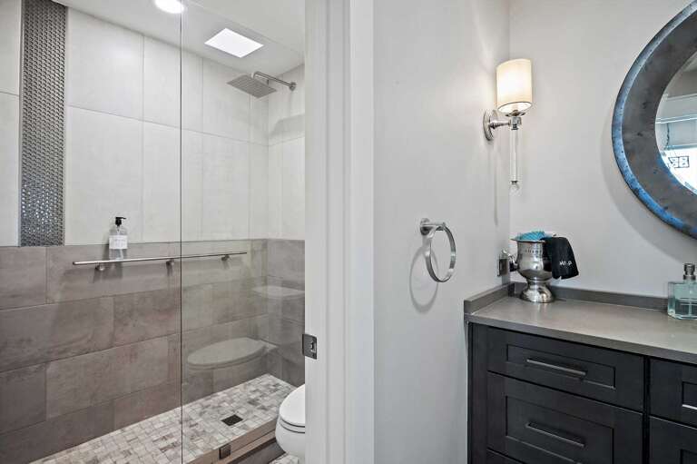 bathroom leeward key 1006