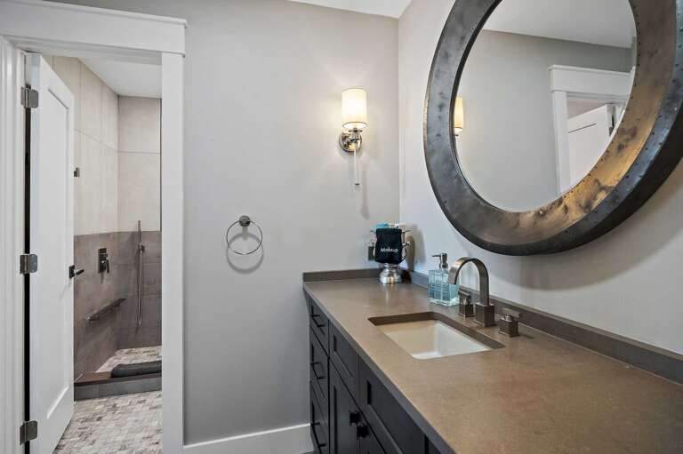guest bathroom leeward key rental 1006