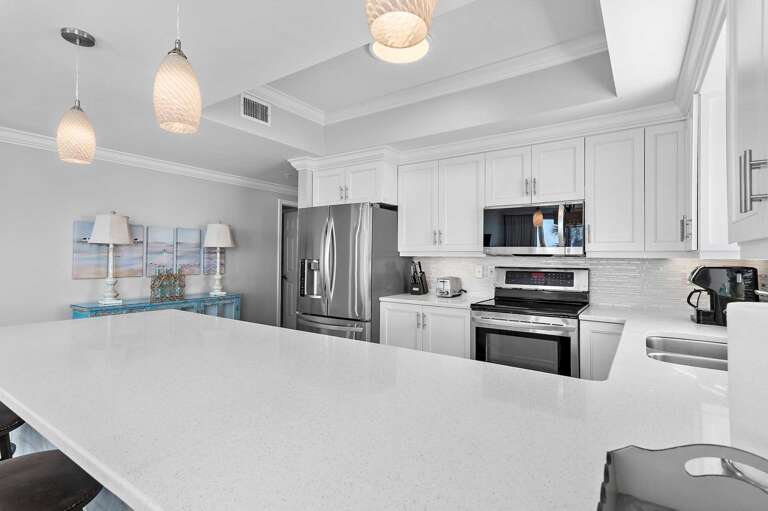 Fully equipped kitchen-perfect for home-cooked beach meals