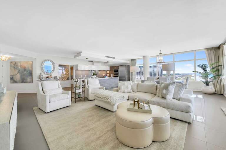 Destin Condo directly on the beach 2600 sq feet living space