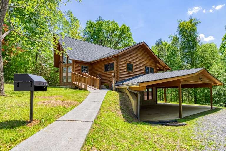 Wooden House Nestled In Verdant Vista, Vibrant Vacation Rental