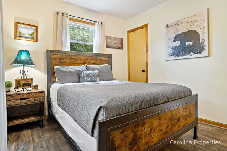 Bedroom 1 Queen size bed