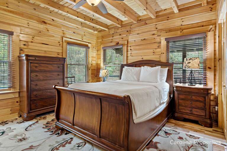Master bedroom with queen size bed