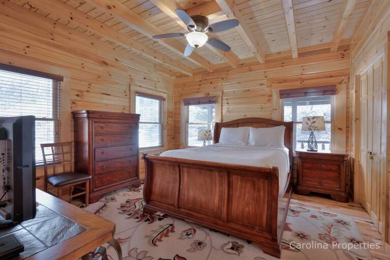 Master bedroom with queen size bed