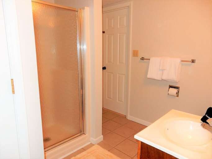 Lower level bath adjoins bedrooms, hall and laundry room